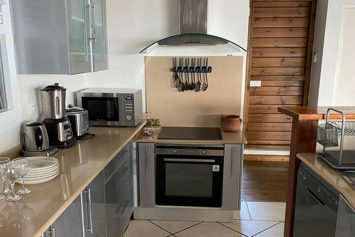9 location-villa-sainte-luce-martinique_-la-cuisine
